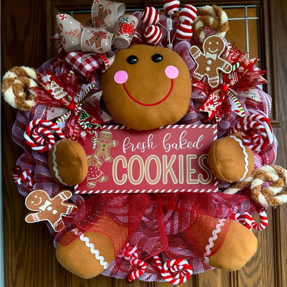 Festive Gingerbread Holiday Wreath with Red and Brown Highlights